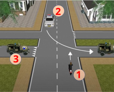 Dette er et trickspørgsmål: I hvilken rækkefølge kan militærkolonnen, motorcyklen og bilen køre?